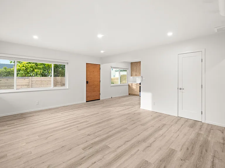 103 W Calle Crespis #C — Photo 5