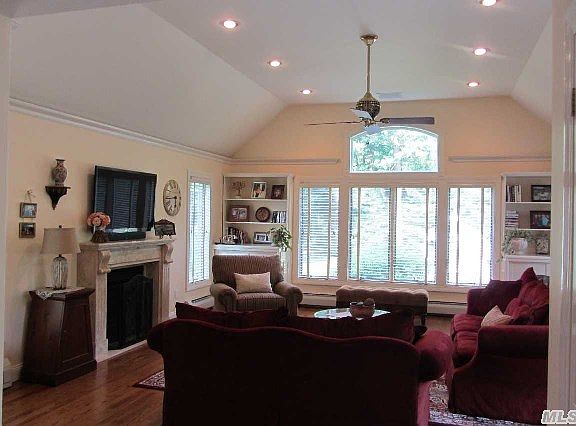 5th image of 8 White Deer Ct