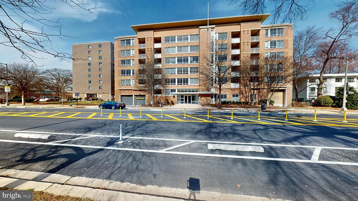 Building Photo - 355 I St SW #626