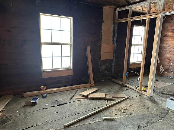 3rd image of 324 E Hazel St