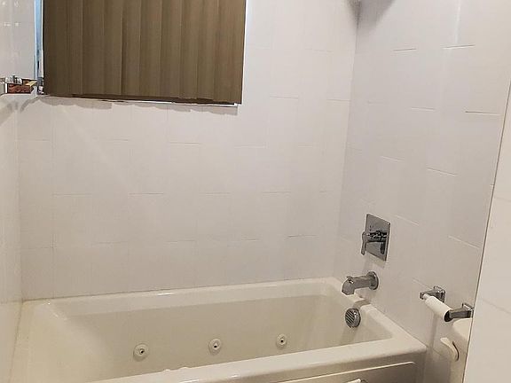 5th image of 427 E Olmos Dr APT A