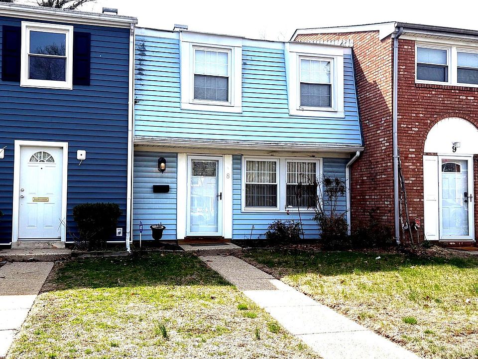 1st image of 8 Ridgewood Pl