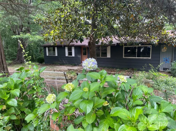 77 Medford Ln, Tryon, NC 28782