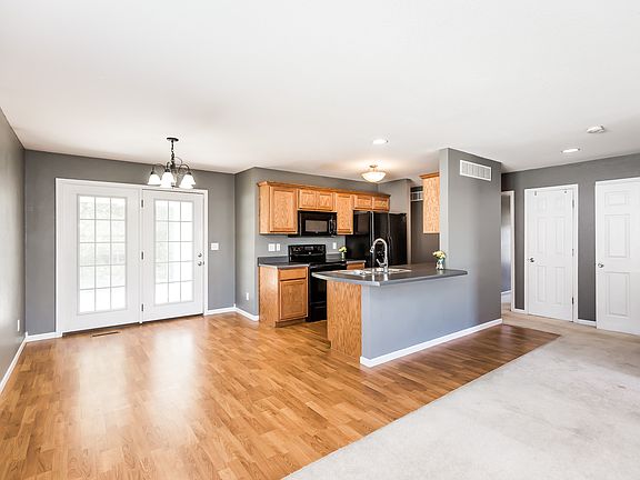 4th image of 338 16th Street Cir