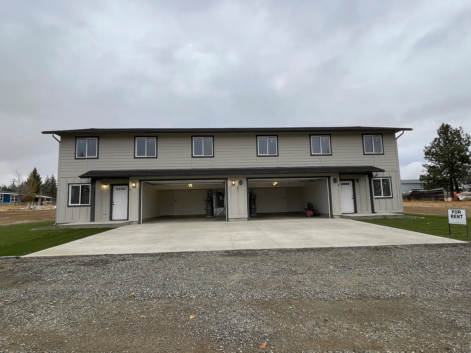 3 bed, 2.5 bath, 1800 sqft, $2,100 — Photo 2