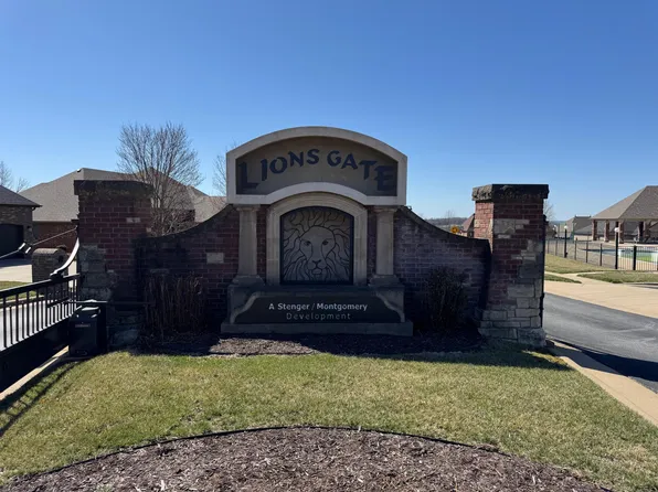 1242 W Gaslight Drive, Springfield, MO 65810