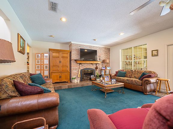 5th image of 30 Marguerite Dr