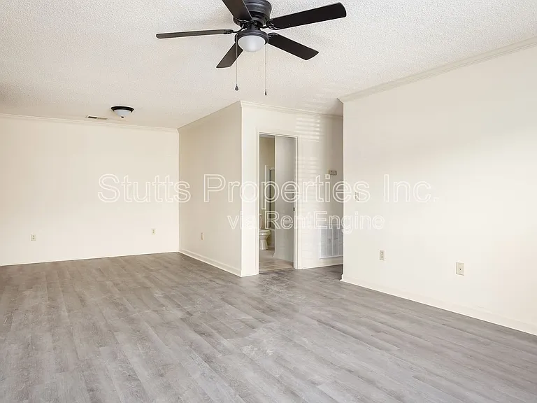 Creekside Apartments — Photo 59