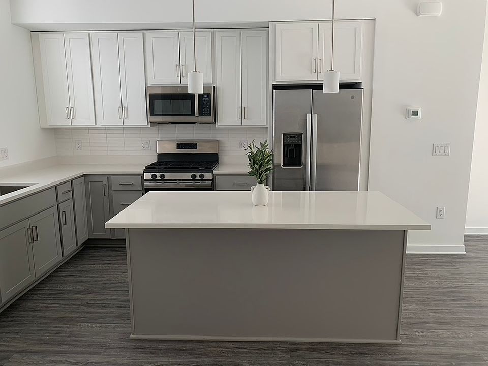 1st image of 3005 Evergreen Ave