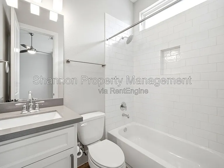 1204 W 16th St #B — Photo 36