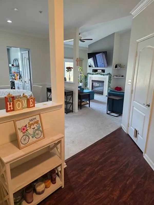 2 bed, 2.0 bath, 1121 sqft, $2,600 — Photo 2