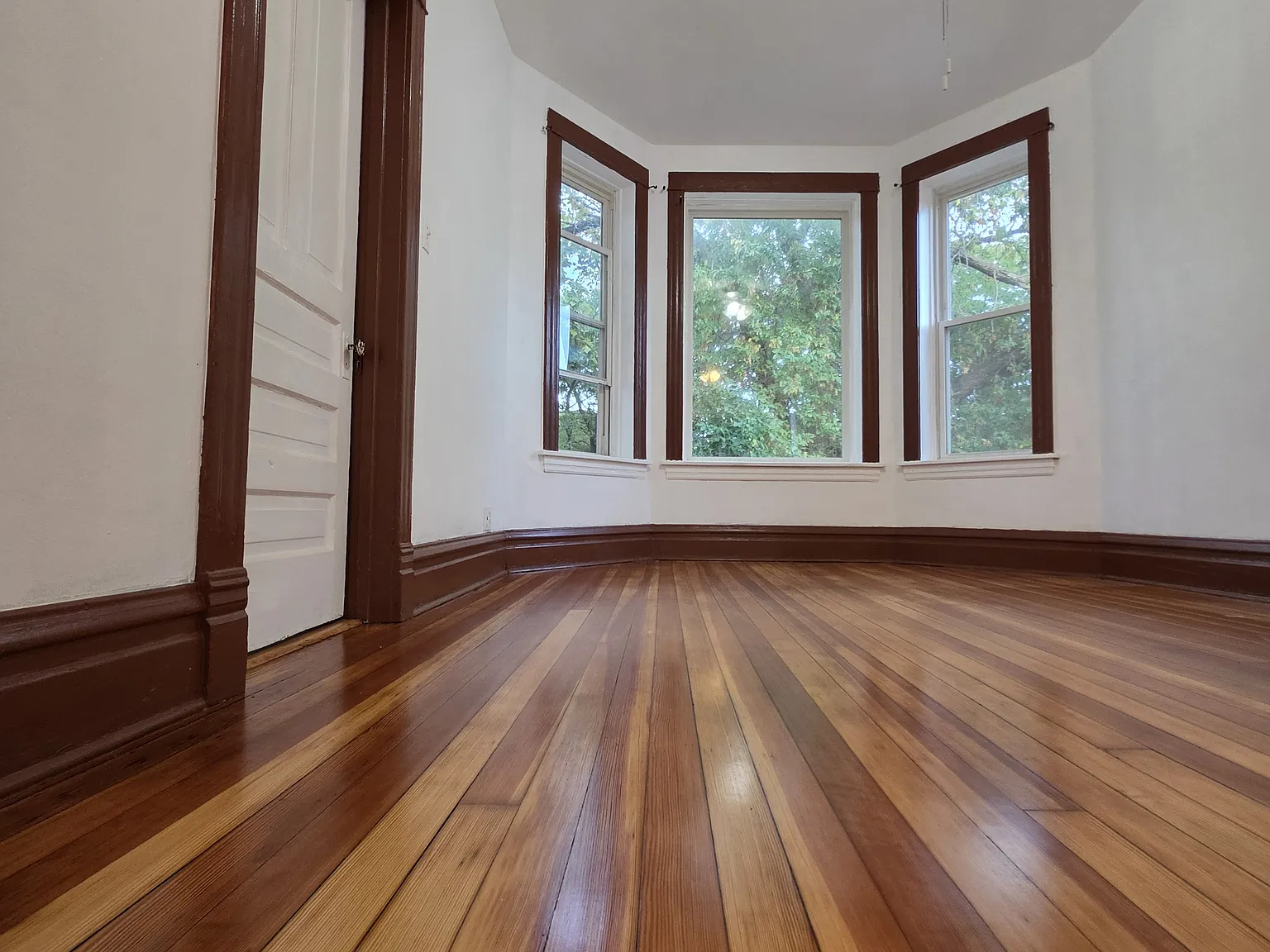 3 bed, 1200 sqft, $1,975 — Photo 1