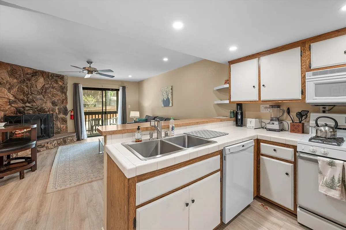619 Summit Blvd — Photo 4