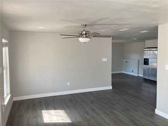 3rd image of 600 W Saint Marys St