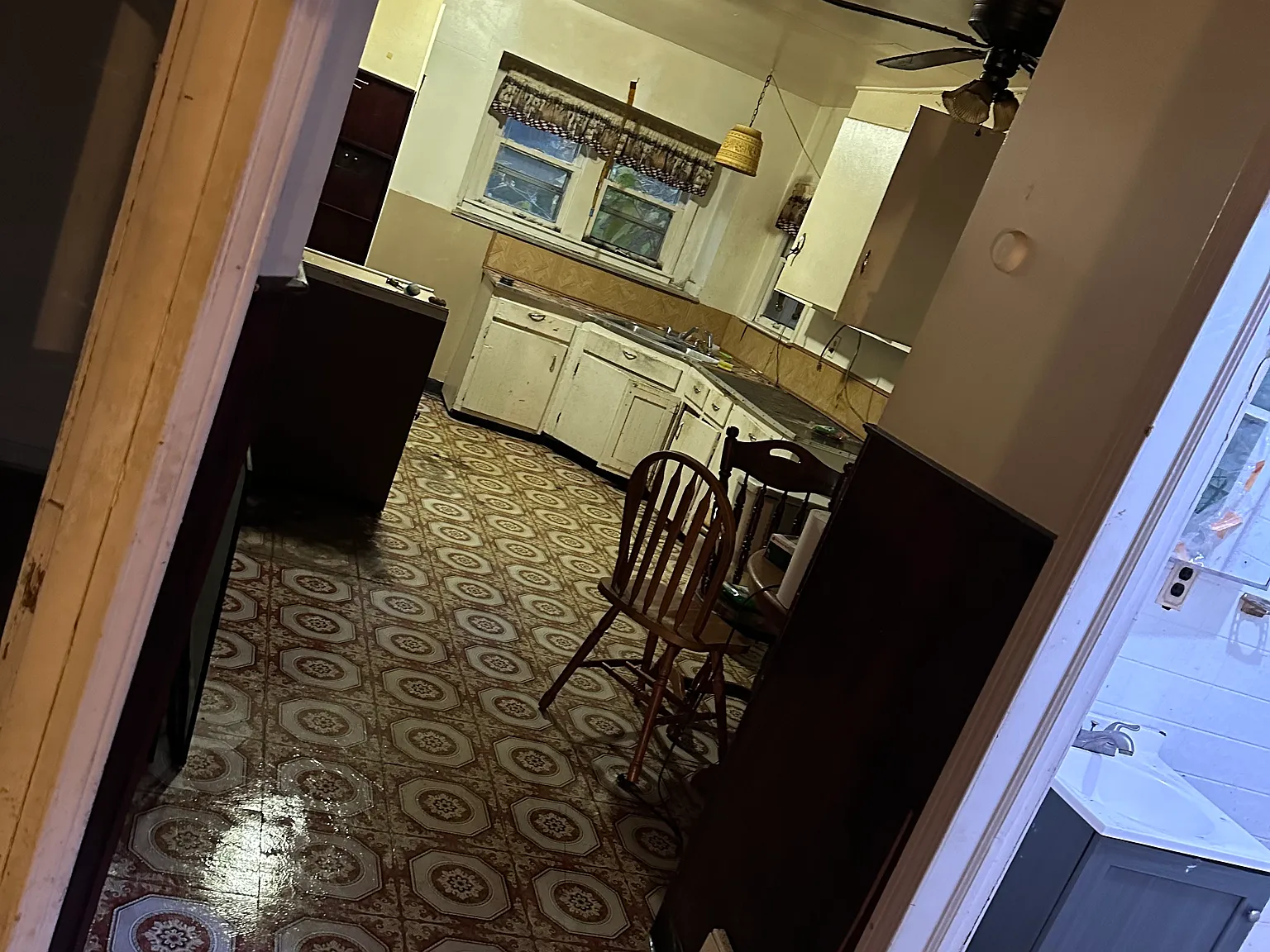 3 bed, 745 sqft, $950 — Photo 3