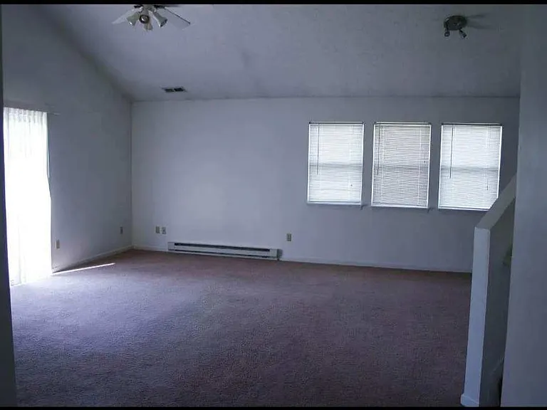 2043 Rolling Meadows Ln — Photo 8