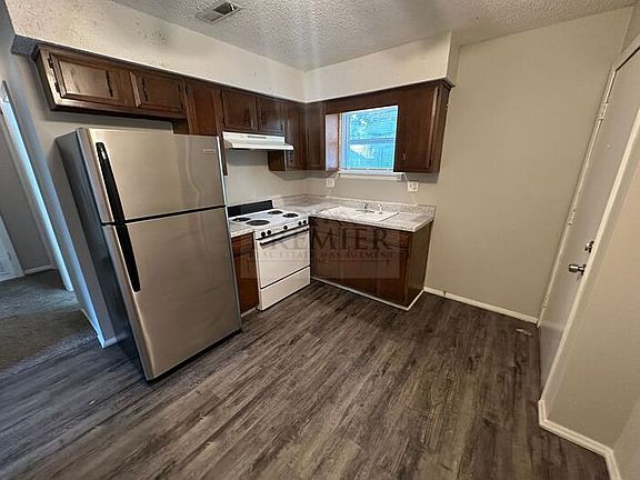 4th image of 240 W Kump Ave #C