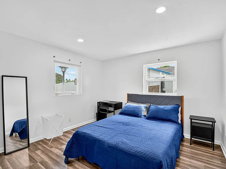 40th St — Photo 2