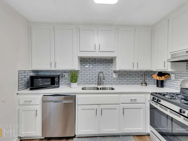 210 Booth Rd SW #A — Photo 10