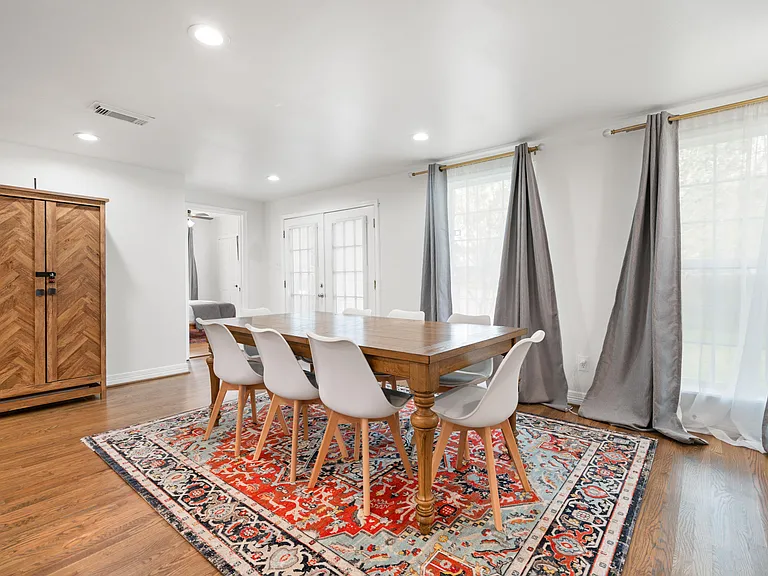 Dining oom seats for 8