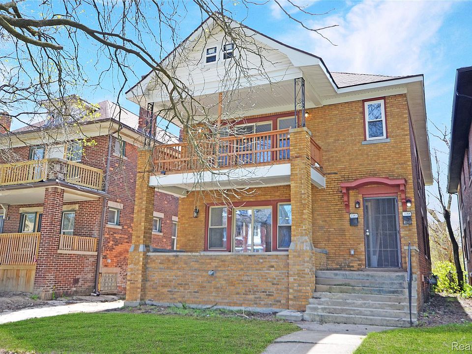 1st image of 2253 Gladstone St