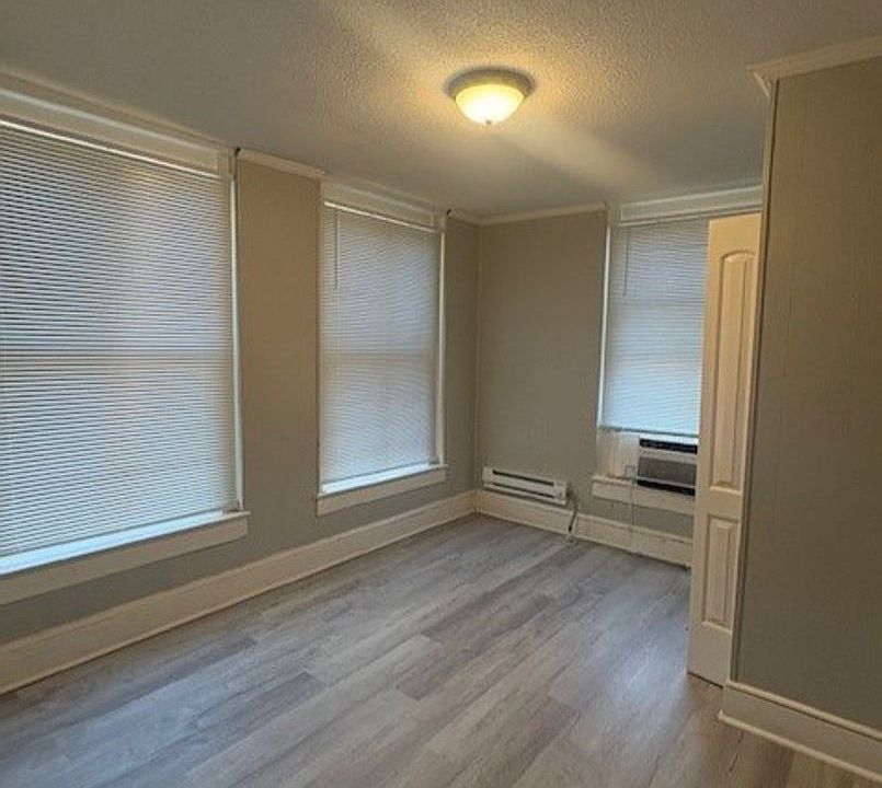 1st image of 825 Kentucky Ave #8