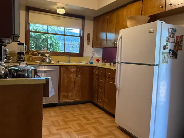 9025 SW Caroline Dr, Portland, OR 97225