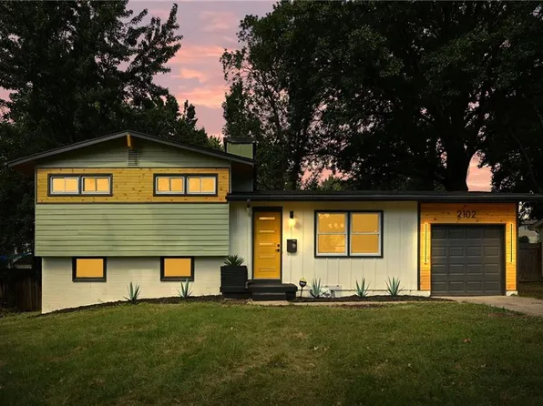 2102 NE Shady Lane Dr, Kansas City, MO 64118