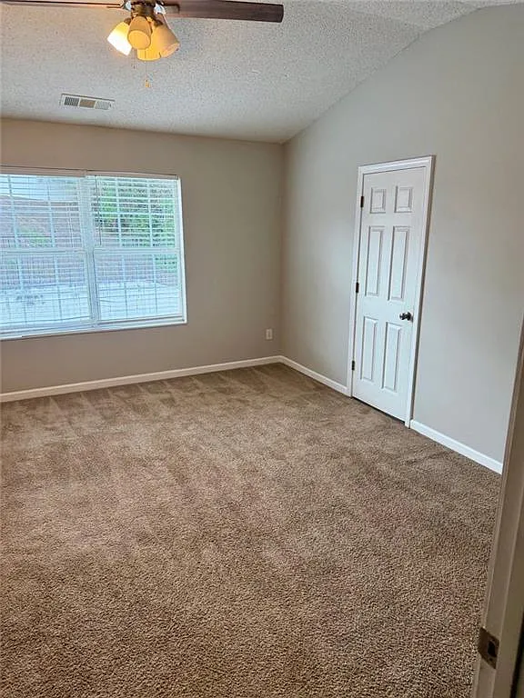 2 bed, 2.5 bath, 1492 sqft, $1,675 — Photo 2