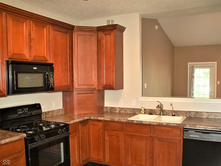 8348 S Swimming Hole Ln — Photo 7