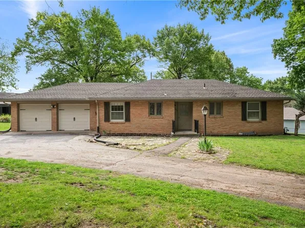 10215 W 69th St, Merriam, KS 66203