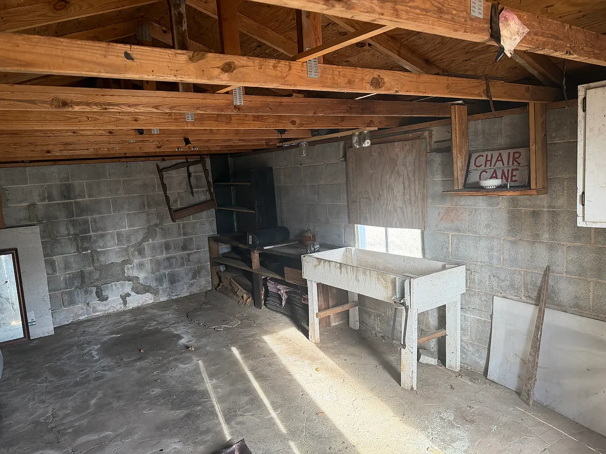 Building Photo - 108 Davis Ln