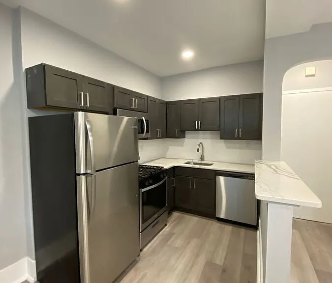 625 E Vernon Rd #2E — Photo 3