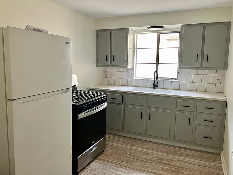 735 Center Ave #2 — Photo 1