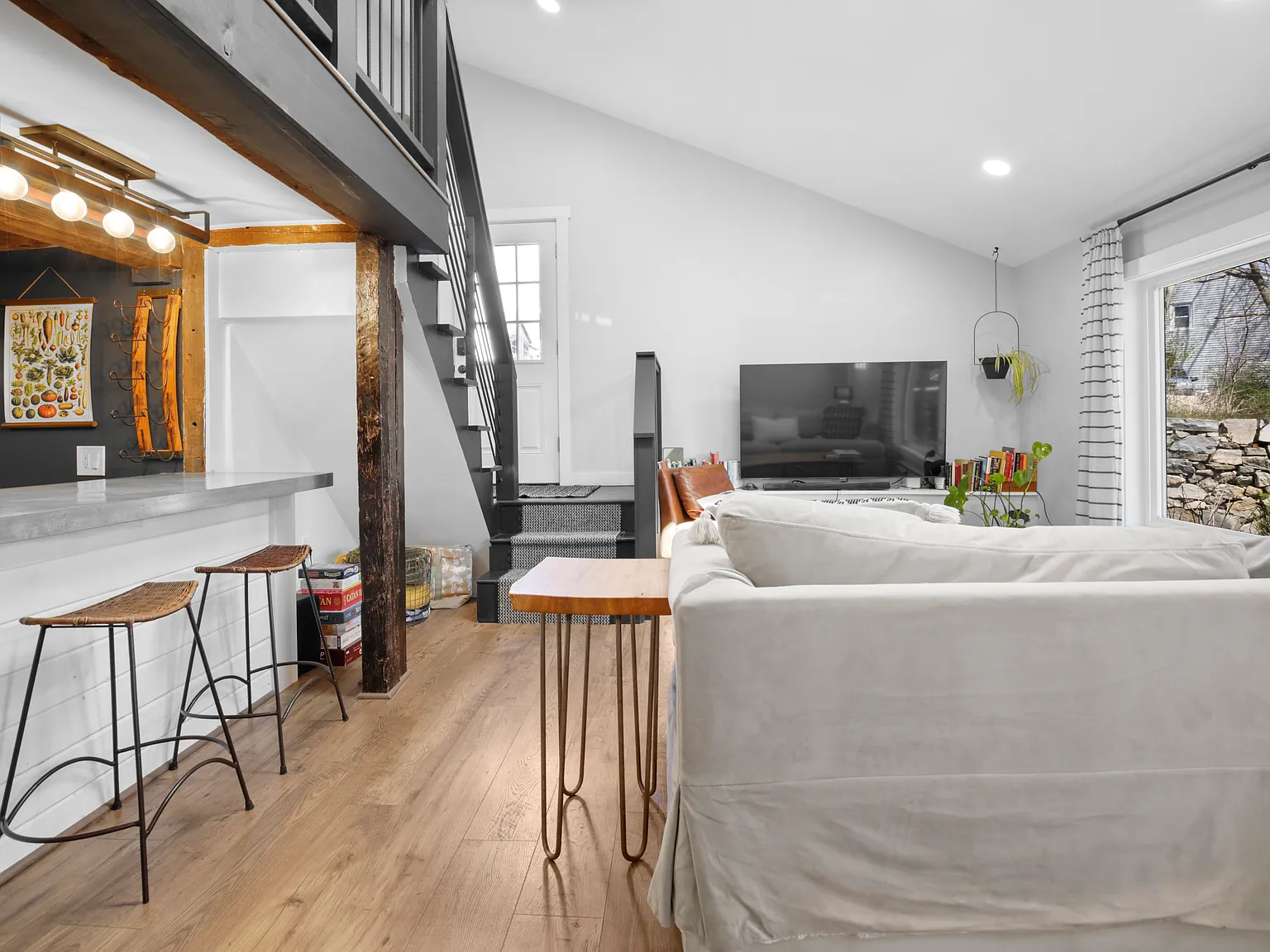 2 bed, 1.5 bath, 1067 sqft, $2,500 — Photo 4