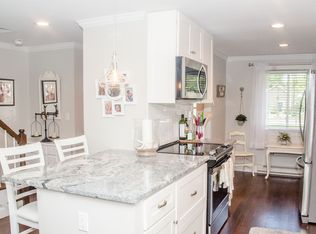 31 W Main St APT 6, Niantic, CT 06357