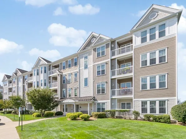 87 Clocktower Dr #402, Waltham, MA 02452