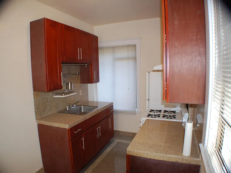 123 Bay Pl #108 — Photo 4