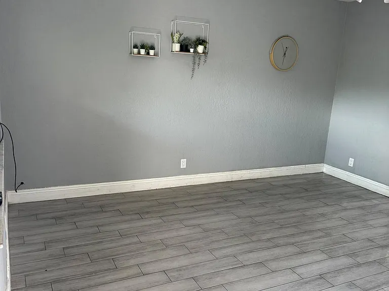 1051 SW 32nd Ct #2 — Photo 2