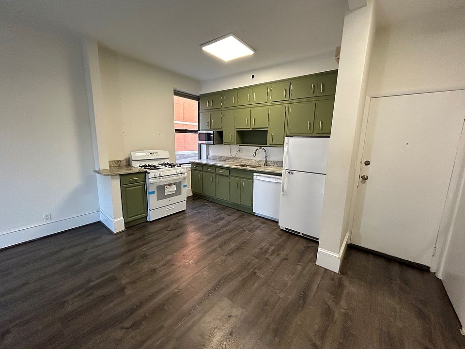 Front Entrance & Kitchet