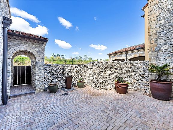 3rd image of 6 Comillas Dr