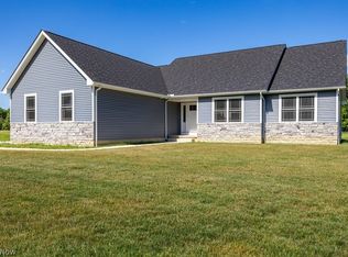 18748 Mennell Rd, Grafton, OH 44044