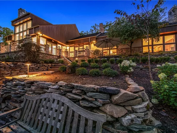 4589 Rex Lake Dr, Akron, OH 44319