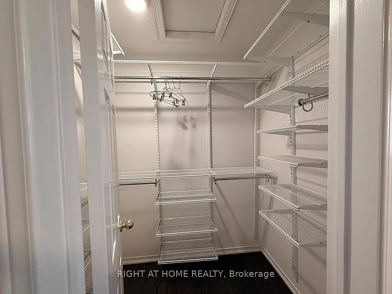 746 Walpole Cres #UPPER — Photo 20