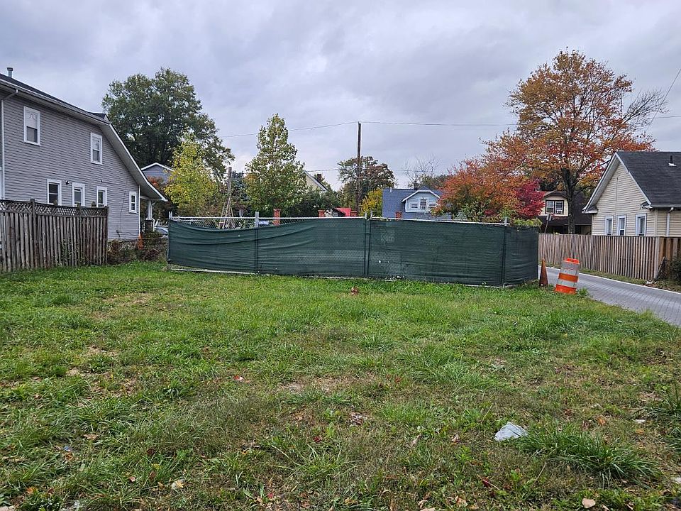 2nd image of 3010 Douglas St NE