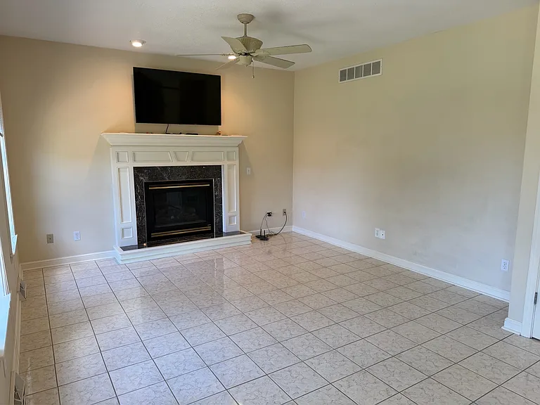 233 S Bayshore Dr — Photo 4