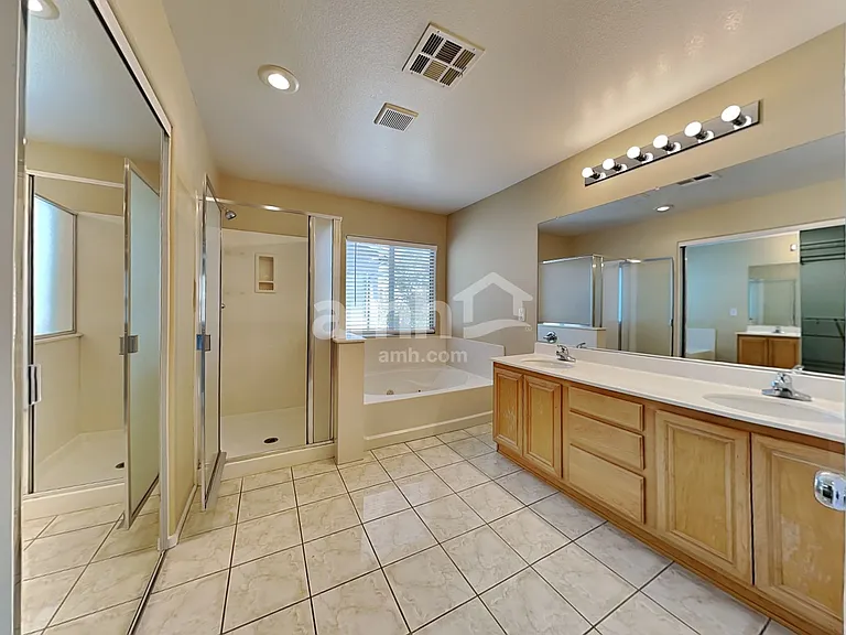 10246 Massachusetts Ln — Photo 16