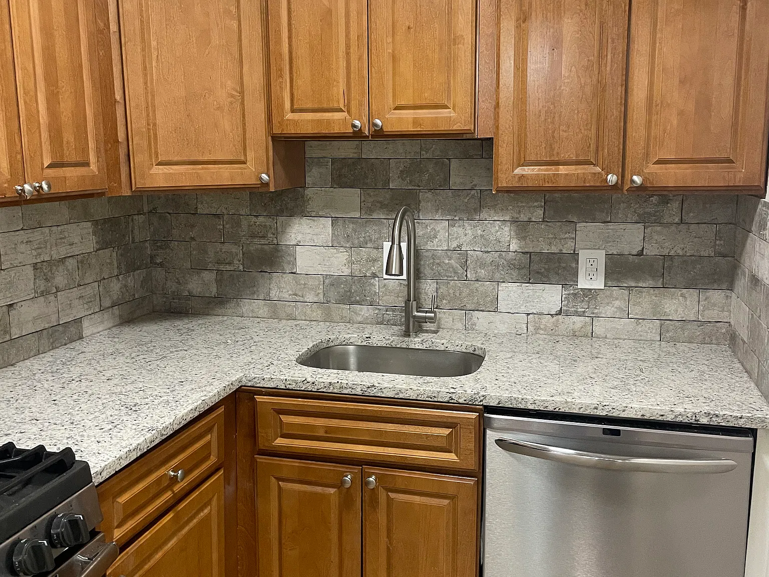 2 bed, 982 sqft, $2,100 — Photo 1