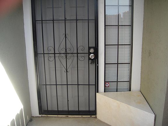 3rd image of 140 Hawthorne Dr