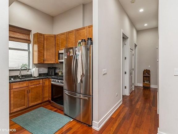 5th image of 902 N Elston Ave Unit 101